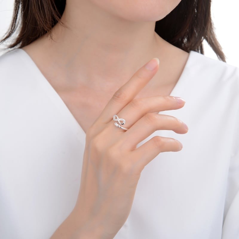 Anillo Ajustable de Infinitos con Detalles en Circones Blancos en Plata 925